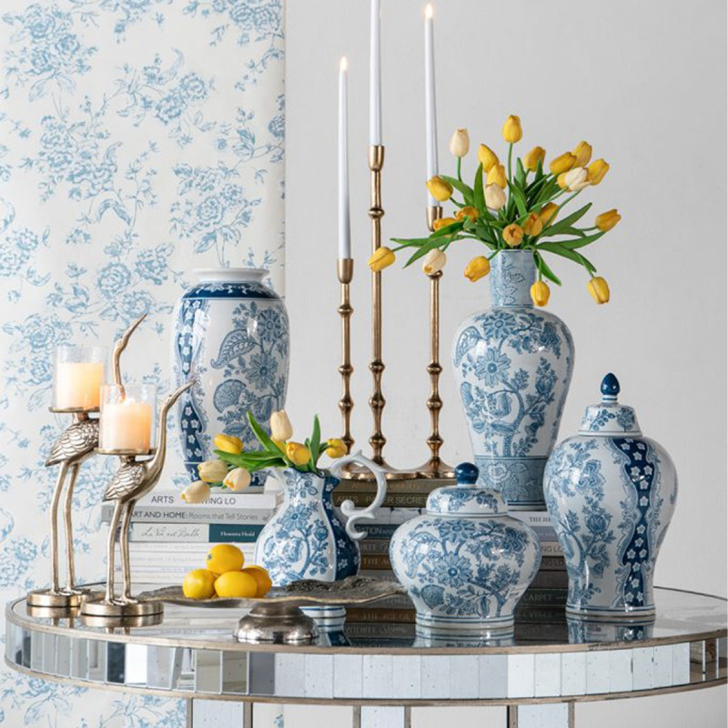 Artekko Artekko Melania Διακοσμητικό Βάζο Δοχείο με Καπάκι από Πορσελάνη σε Άσπρο με Μπλε (23x23x23)cm 61194