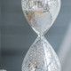 Artekko Artekko Hourglass Γυάλινη Διακοσμητική Κλεψύδρα με Λευκή Άμμο (8x8x20.5)cm 73770-WHIT