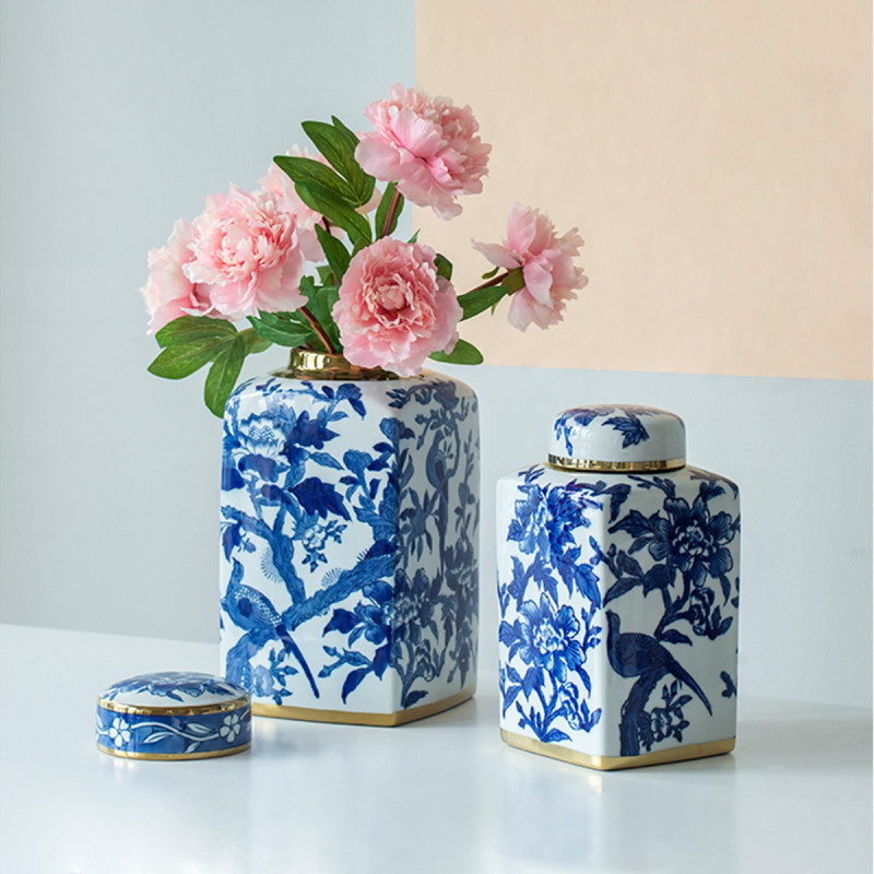 Artekko Artekko Melania Διακοσμητικό Δοχείο Βάζο με Καπάκι Πορσελάνης σε Λευκό με Μπλε (13.5x13.5x27)cm 9008