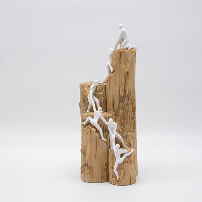 ΔΙΑΚΟΣΜΗΤΙΚΟ ΓΛΥΠΤΟ ΜΕ ΑΝΘΡΩΠΙΝΕΣ ΦΙΓΟΥΡΕΣ ΠΟΥ ΣΚΑΡΦΑΛΩΝΟΥΝ ΠΟΛΥΡΕΖΙΝ ΦΥΣΙΚΟ-ΛΕΥΚΟ 11.5x11.5x28.5cm|819-00785